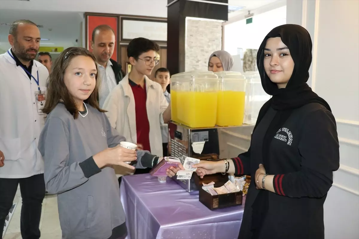 Amasya’da Öğrencilerden Filistin’e Limonata Desteği